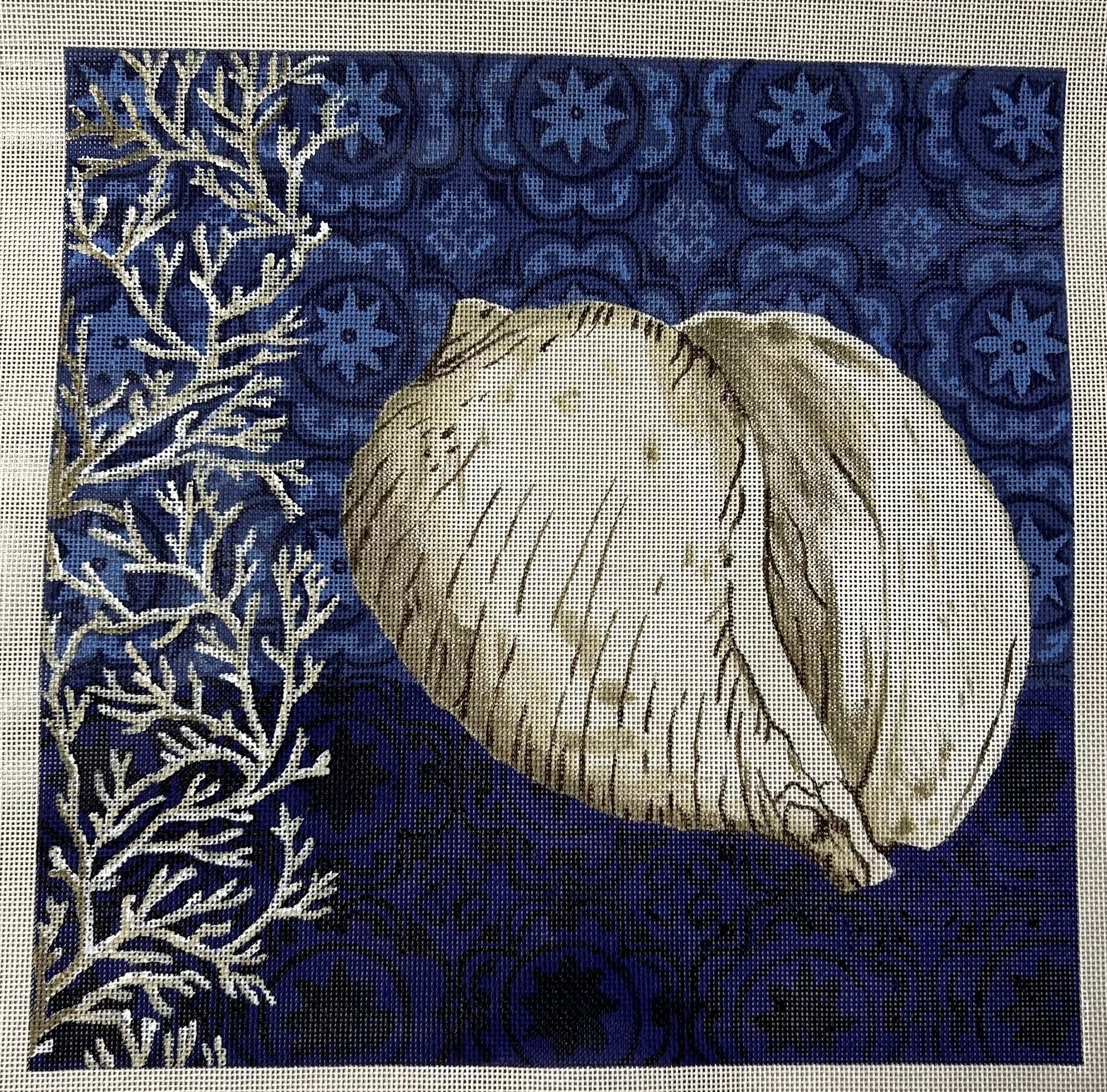 Easter:702 Tulip in Egg